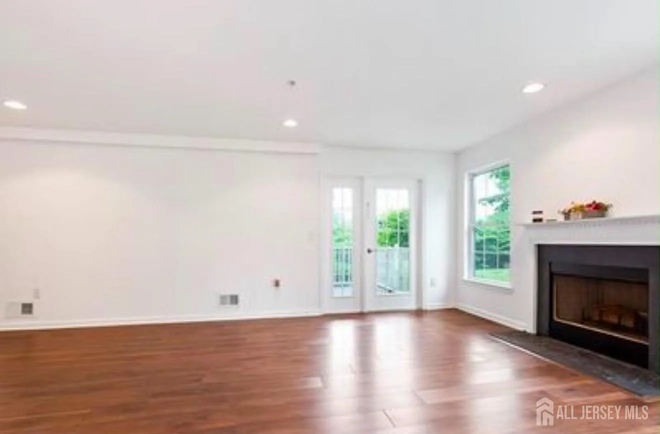 2 bed, 2.0 bath, 1174 sqft, $2,600 — Photo 1