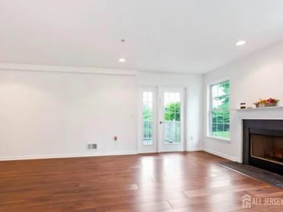 106 Chariot Ct