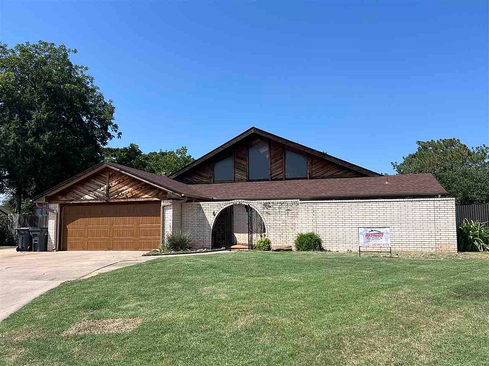 1st image of 305 NW Tanglewood Cir