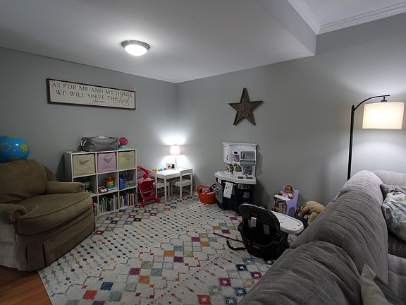 5th image of 42126 Roscommon St