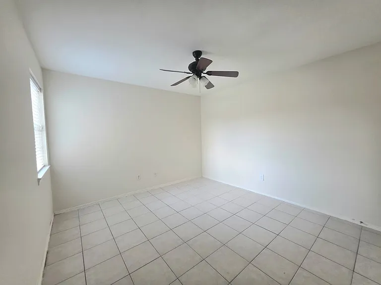 1804 Oasis Ave — Photo 11