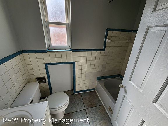 5th image of 141 Glenridge Pl APT C