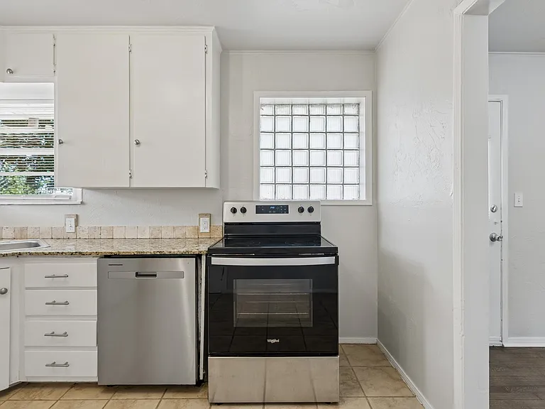1603 Carlisle Ct — Photo 15