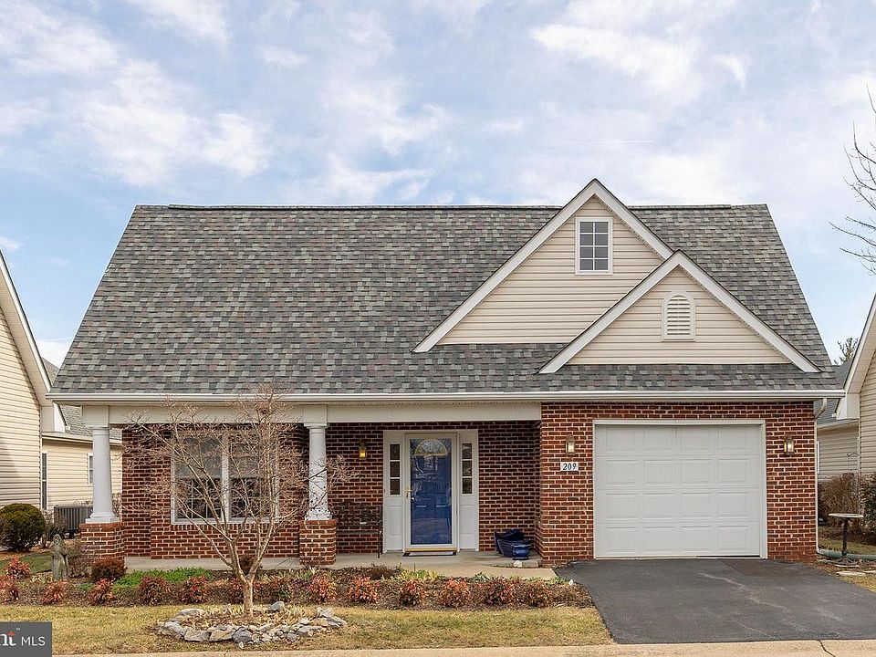1st image of 209 Cranberry Ct