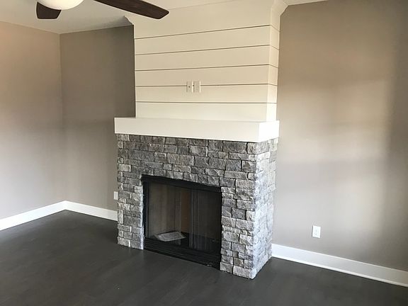 3rd image of 181 Charlotte Dr