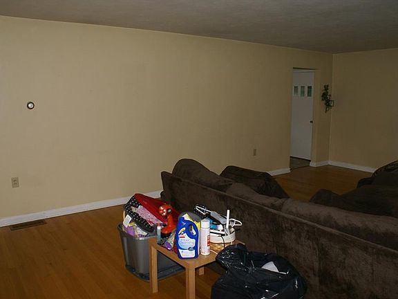 4th image of 409 E Kessing Dr