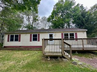 9264 Westwood Dr, Tobyhanna, PA 18466
