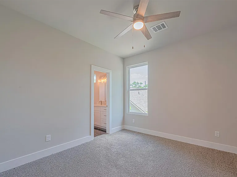 2414 Sam Wilson 1 St — Photo 19