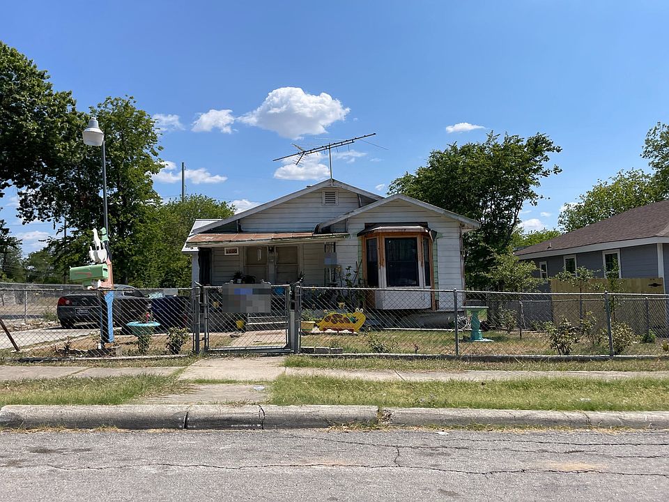 1st image of 2606 Leal St