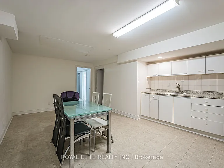 29 Ashmore Cres #BASEMENT — Photo 3