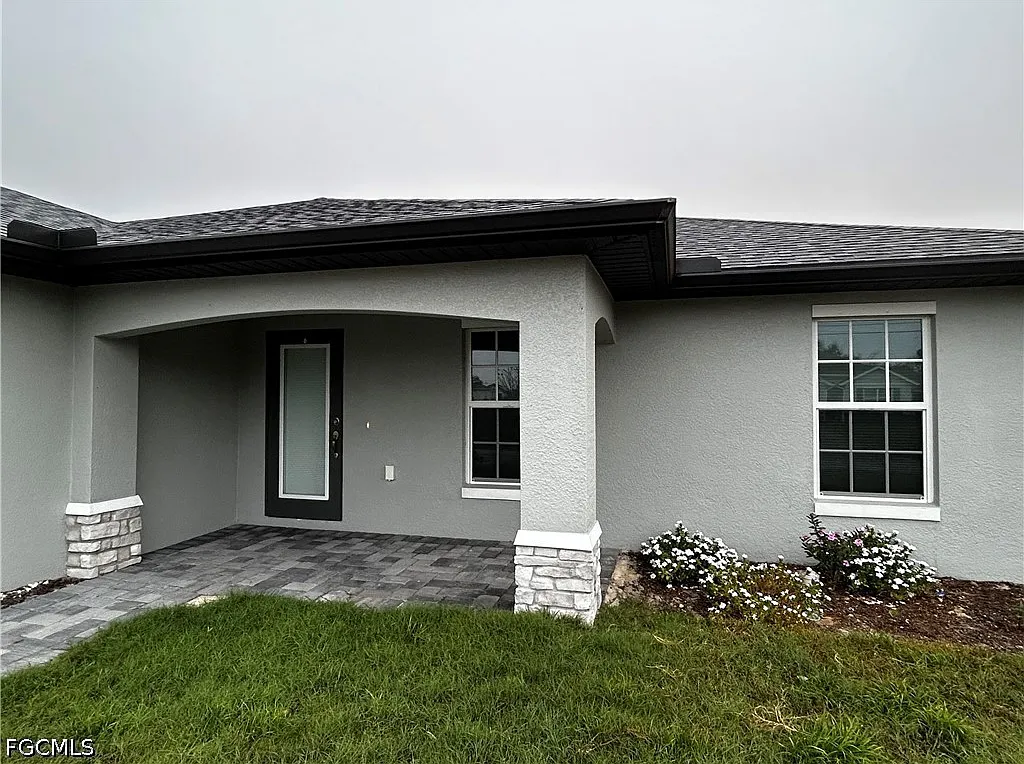 3 bed, 2.0 bath, 1469 sqft, $2,000 — Photo 2