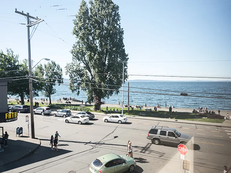 Alki Shores Apartments — Photo 10