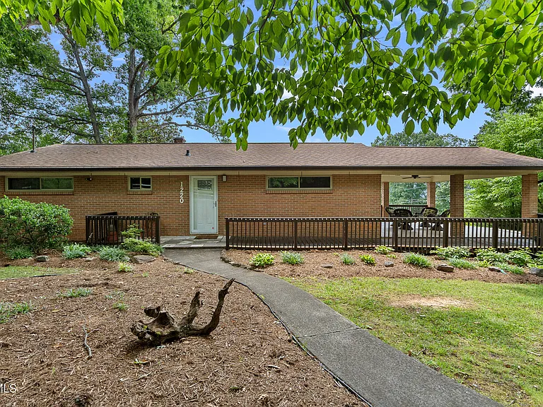 1220 Romans Dr — Photo 8