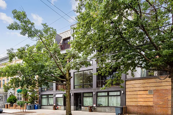 Sold by REMAX Elite | media 29