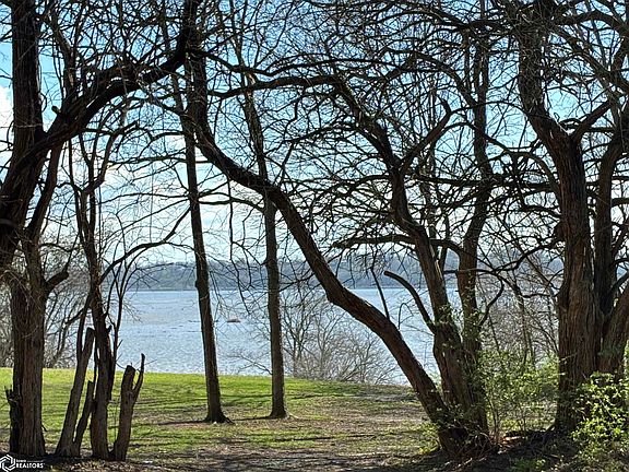 4th image of 718 E County Rd #1550