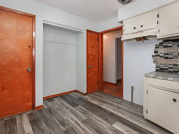 3rd image of 1233 W 23rd St