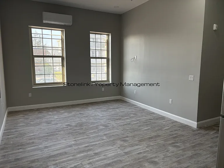 387 Broad St — Photo 9