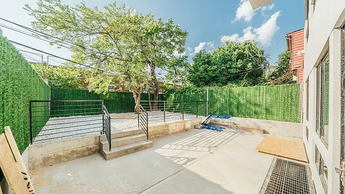 Rented by Nooklyn NYC LLC | media 22