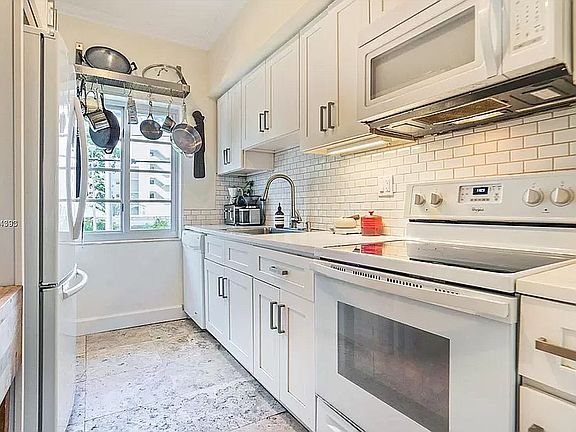 3rd image of 2135 Calais Dr APT 16