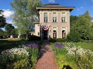 920 Roberts Ln, Batavia, IL 60510