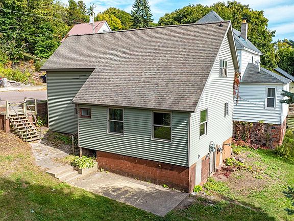 2nd image of 820 Summit St