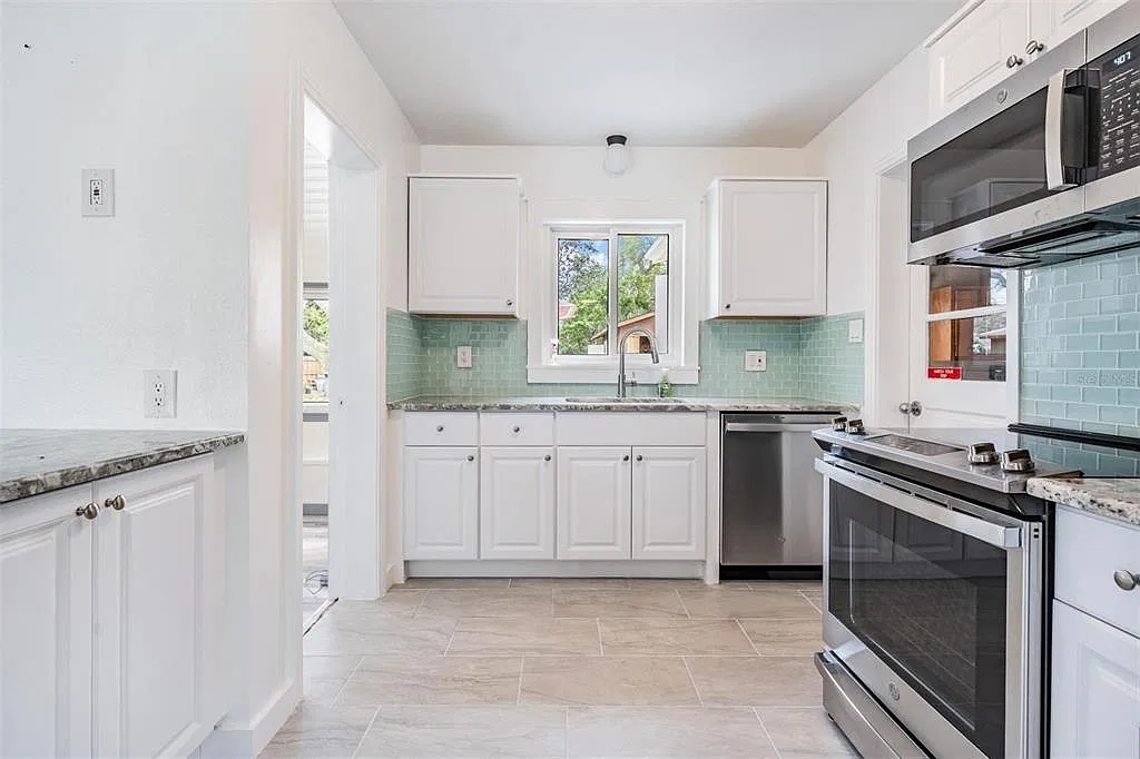 2 bed, 1.0 bath, 996 sqft, $2,300 — Photo 4