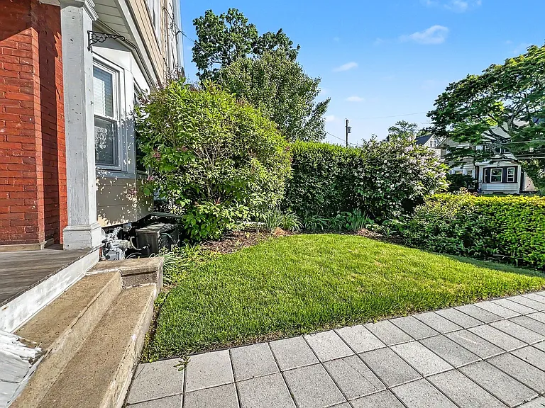 1039 Rees Ave — Photo 35