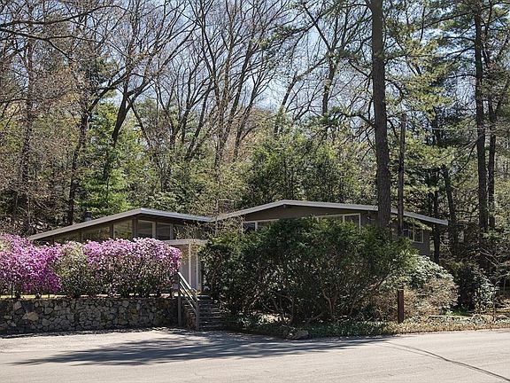 3rd image of 3 Compton Cir