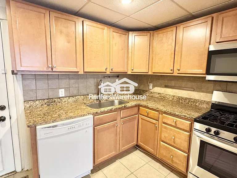 1516 Clarkson St — Photo 8