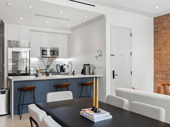 808 Lexington Avenue image 18 of 32