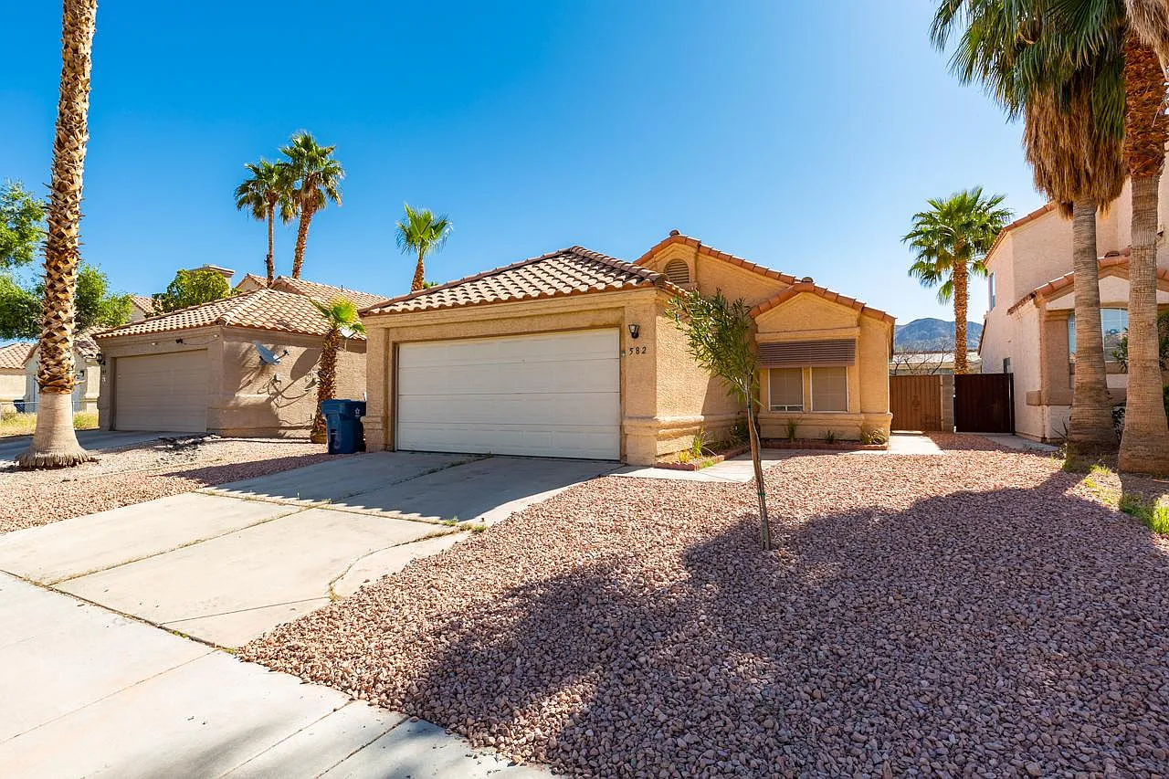 582 Searchlight Dr — Photo 2