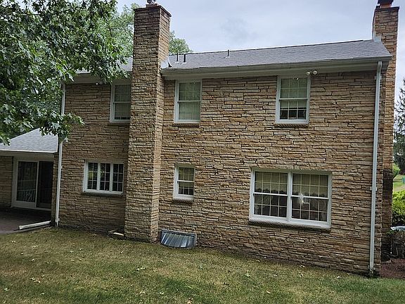 3rd image of 2103 Menold Dr
