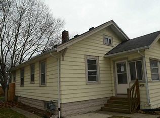 906 Center Point Rd NE, Cedar Rapids, IA 52402