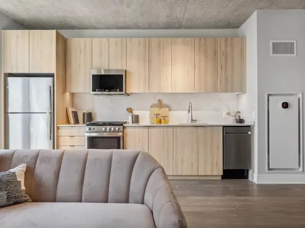 1201 W Adams St #1601, Chicago, IL 60607