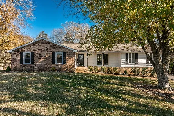 3 bed, 2.5 bath, 2275 sqft, $2,650 — Photo 1