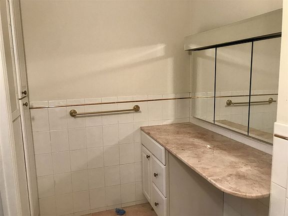 3rd image of 225 Saint Pauls Ave #207