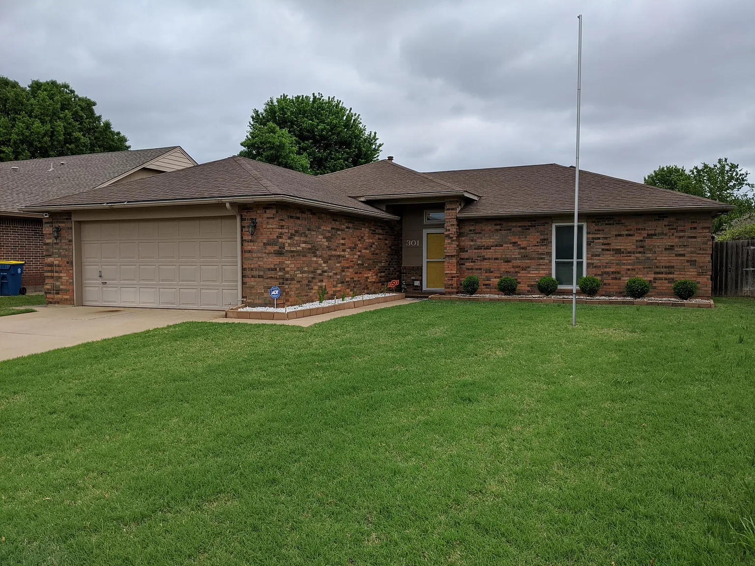301 S Abbey Ln — Photo 2