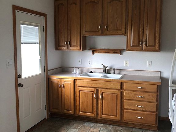 4th image of 217 1/2 E Lake St