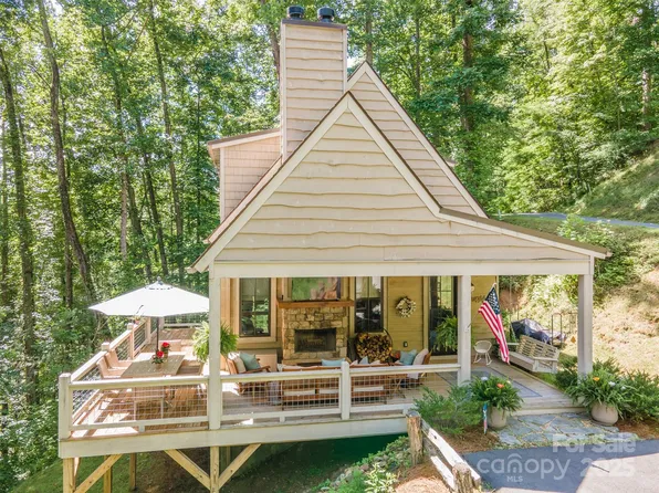 218 Pepperbush Ln, Tuckasegee, NC 28783