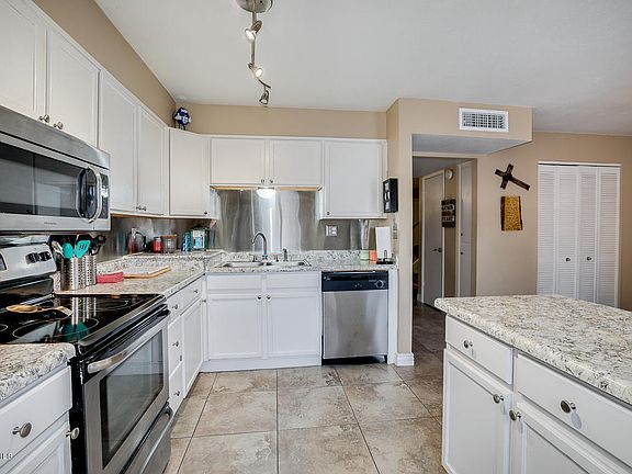 2nd image of 950 S Valencia Unit 19