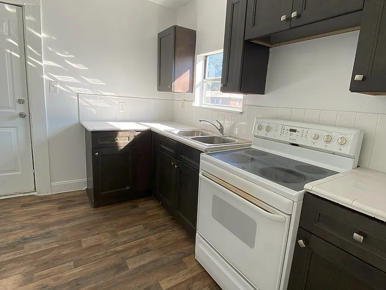 4144 Herring Ave — Photo 3