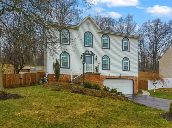 420 Blue Ridge Dr, Coraopolis, PA 15108