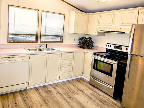 2nd image of 81 Fountain Dr
