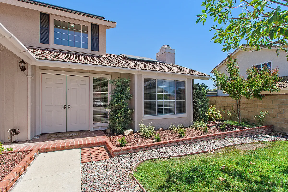 3 bed, 1660 sqft, $3,995 — Photo 3