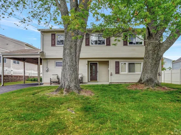 44 Orchard Dr, Old Bridge, NJ 08857