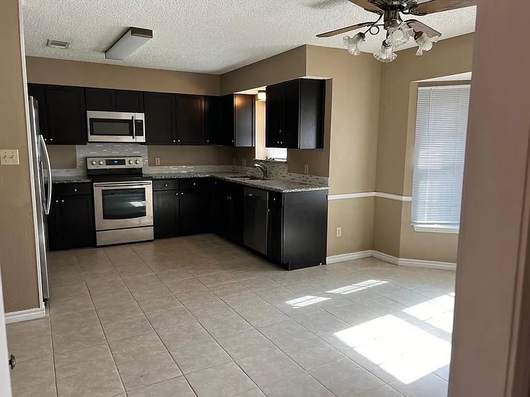 4007 Windy Meadow Ct — Photo 15