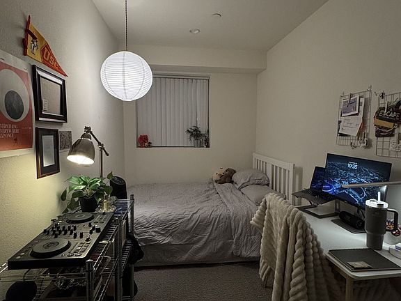 5th image of 1182 W 37th Pl #3/8