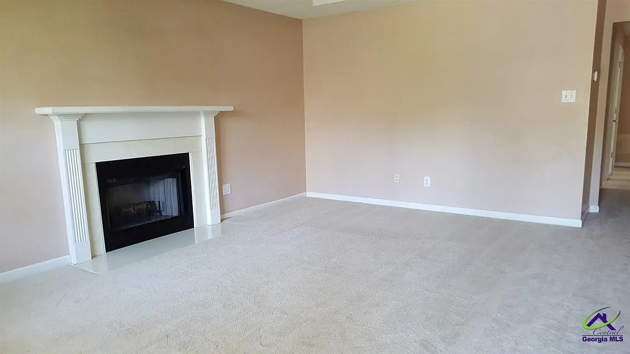 3 bed, 2.0 bath, 1251 sqft, $1,400 — Photo 3