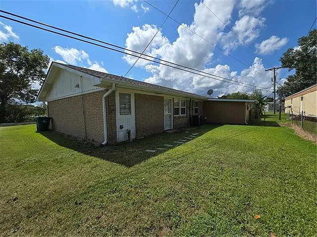123 Kadak Ln #1 — Photo 2