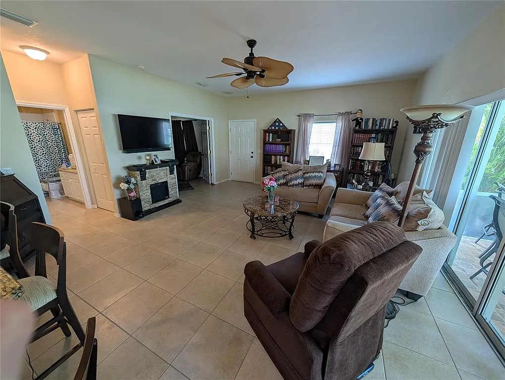 2 bed, 2.0 bath, 1368 sqft, $4,000 — Photo 4